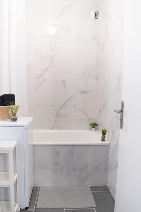 Апартаменты Le Citadin-T1-28M2-Pte Paris M7 Ле-Кримлен-Бисетр Экстерьер фото