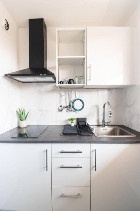 Апартаменты Le Citadin-T1-28M2-Pte Paris M7 Ле-Кримлен-Бисетр Экстерьер фото